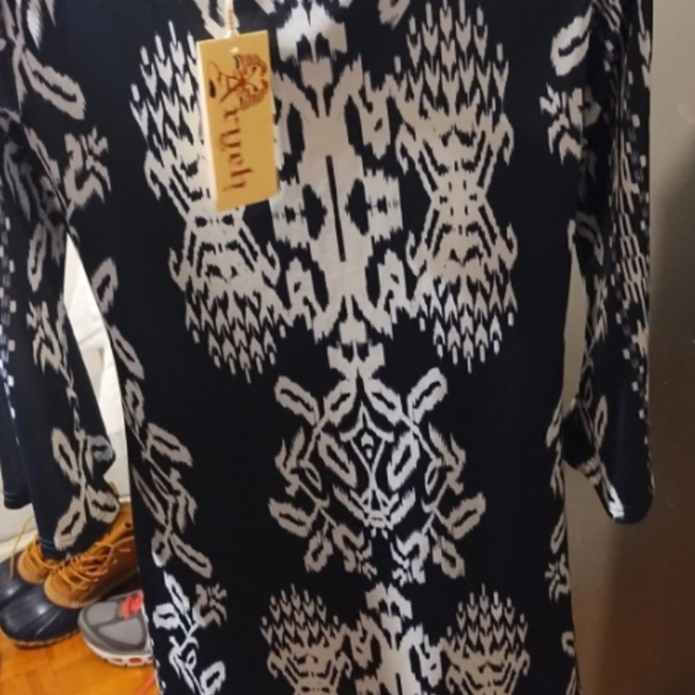 Dress - Picture 2 of 3